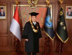 Komjen Pol. Prof. Dr. Petrus R. Golose meraih gelar guru besar tetap Sekolah Tinggi Ilmu Kepolisian