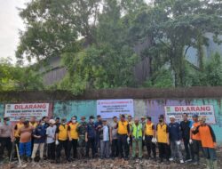 Wujud Kepedulian Kebersihan Lingkungan Polsek Cikarang Barat Bersama Warga Masyarakat