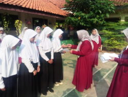 ” Luar Biasa” Kekompakan Orang Tua Murid Bersama Dewan Guru Berbagi Bersama Anak Yatim
