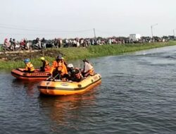 Seorang Pria Nekat Loncat Ke Sungai Hingga Saat Ini Belum Di Temukan