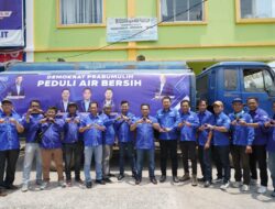 DPC Partai Demokrat Prabumulih Bantu Distribusikan Air Bersih Pagi dan Sore untuk Warga