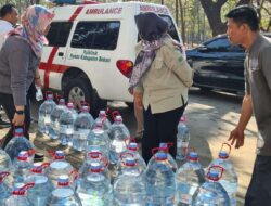 Dinkes Kabupaten Bekasi Salurkan 1695 galon air mineral untuk Warga Terdampak Kekeringan
