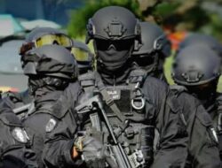 Densus 88 Anti-teror Mabes Polri Berhasil Amankan Pelaku Terduga Teroris Terlibat Jaringan Anshor Daulah di kontrakan Wilayah Desa Setidarma Kecamatan Tambun Selatan