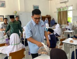 Bagikan Nasi dan Susu Gratis, Hari Apriyansyah Jalankan Program Prioritas Prabowo-Gibran