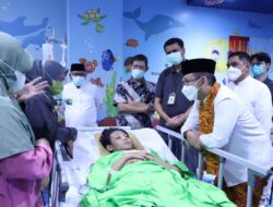 ” Luar Biasa” Wujud Kepedulian PJ Bupati Bekasi Terhadap Siswa SDN Jatimulya 09 yang alami Cidera Kaki Di Duga Menderita Kanker