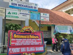 Penerbit Buku Erlangga Bersama Para Pengurus Komite SDN Tambun Selatan Ucapkan Selamat Atas Prestasi Gemilang Damia Almira Siswi SDN Mekarsari 09 Juara 1 Lomba Badminton