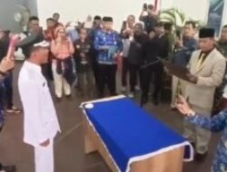 Warga Masyarat Bersama Tokoh Masyarakat Hadiri Giat Pelantikan Sumardi,Sip.MM Sebagai PJ Kades Sumberjaya yang Baru