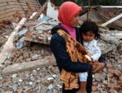 Sejumlah warga terdampak desa Cikembang Kertasari masih menempati tenda pengungsian