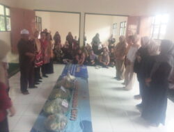 Orang Tua Murid Bersama Komite Sekolah SDN Mekarsari 04 Hadiri Giat Tasyakuran Atas Selesai nya Pembangunan Ruang Kelas Dua Lantail