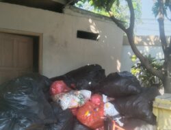 Kepala Sekolah SDN Mekarsari 09 Tambun Selatan Tak Peduli Ada Tumpukan Sampah