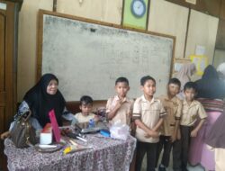 Ibu Nani Yuningsih,Spd PLT Kepsek SDN Mekarsari 04 Laksanakan Hari Guru Nasional bersama Orang Tua Murid