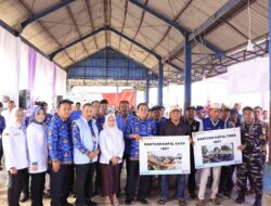 Bupati Tangerang Berikan 9 Unit Kapal Tangkap Ikan ke Nelayan