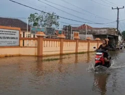 Tokoh Masyarakat Desa Pantai Harapan Jaya Muaragembong Berharap Dinkes Kabupaten Bekasi Dapat Membantu Obat Obatan Untuk Warga Terdampak Banjir