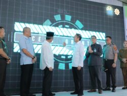 Walikota Palembang Resmikan PLTS di Masjid Agung