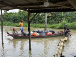 Staff Pemerintahan Desa Pantai Harapanjaya Kecamatan Muaragembong Mengucapkan Terimakasih Atas Solidaritas Sosial Yang Tinggi Bantuan Untuk Warga Terdampak Banjir