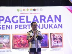 Kisah Hidup Wako Ratu Dewa Pukau Penonton dalam Drama Musikal “Nyanyian Anak dari Desa”