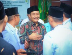 Wakil Bupati Abdur Rohman Husen Serahkan SK Paripurna DPK BKPRMI di 15 Kecamatan