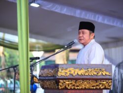 Salat Idul Fitri di Masjid Sultan Mahmud Badaruddin Jayo Wikramo, Gubernur Herman Deru Tekankan Nilai Kebersamaan dan Kepedulian