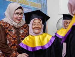 Wisuda Sekolah Lansia di Babat Banyuasin, Hj Patimah Toha: Lansia Aset Berharga