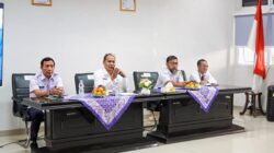 Sekda Karawang Tegaskan Pentingnya Integritas Dalam Bekerja saat Bimtek Pengawas Bangunan Sederhana dan Jalan Lingkungan