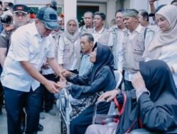 Bupati Aep Serahkan Bantuan Sosial hingga Resmikan Pembangunan Infrastruktur saat Gebyar Paten di Karawang Barat