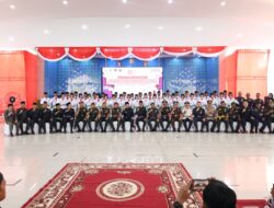 Resmi Dikukuhkan 40 Putra Putri Terbaik OKU Timur Sebagai Pasukan Pengibar Bendera Pusaka