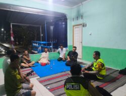 Jajaran Polsek Telukjambe Gerak Cepat Tindaklanjuti Dumas 110, Antar Seorang Nenek yang Tersesat Pulang ke Rumah