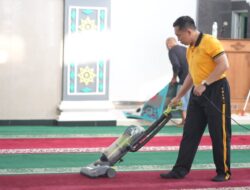 Polresta Karawang Gelar Aksi Bersih di Masjid Al-Mukhtar untuk Dukung Green Policing Kapolri